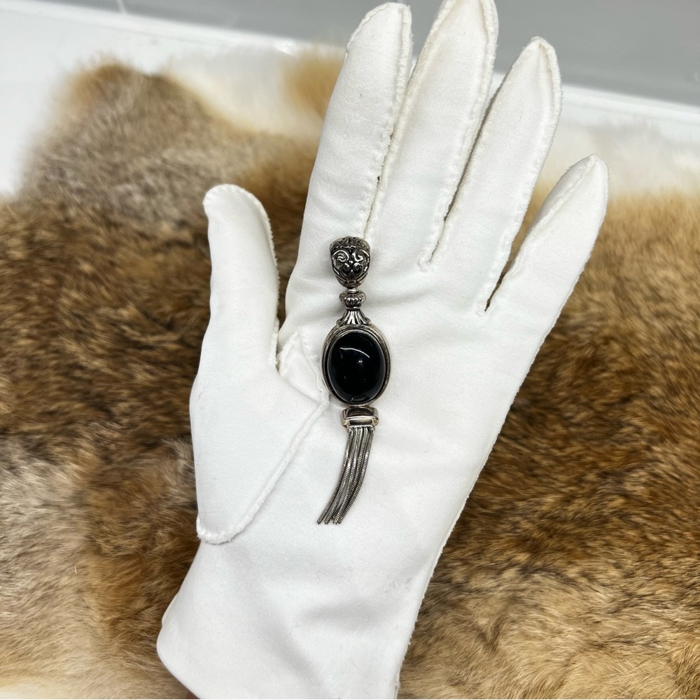 Marked “Best” Black onyx Cabochon Pendant w/ Victorian Style Etchings & Tassel - Picture 4 of 7